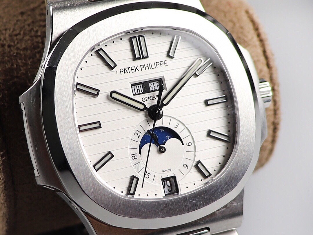 Other Patek Philippe Nautilus 5726 White Dial - Image 3