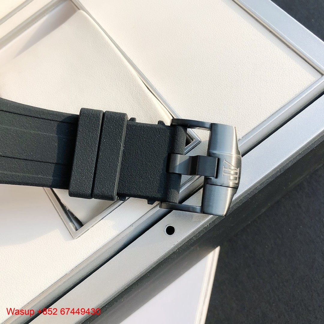 Other Audemars Piguet Royal Oak Offshore 15720ST Black Dial - Image 2