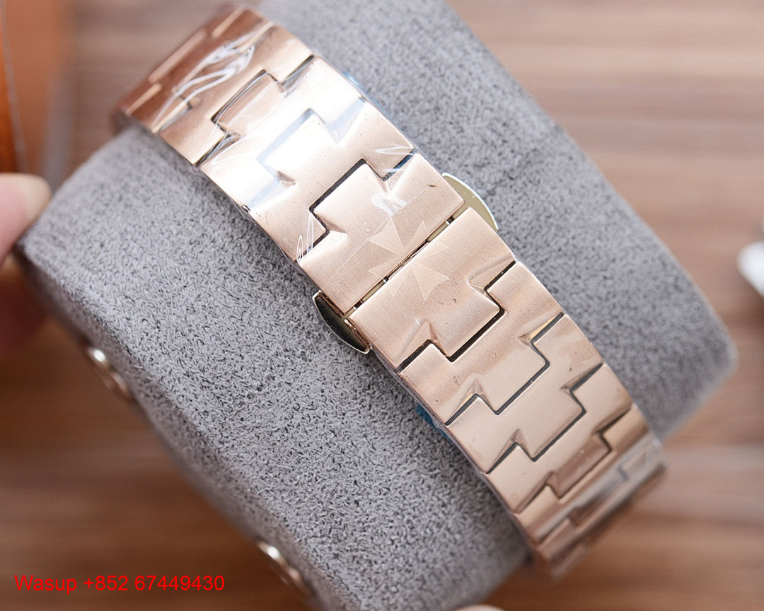 On Running Vacheron Constantin Overseas Chronograph 5500V Stainless Steel White Dial - Image 3