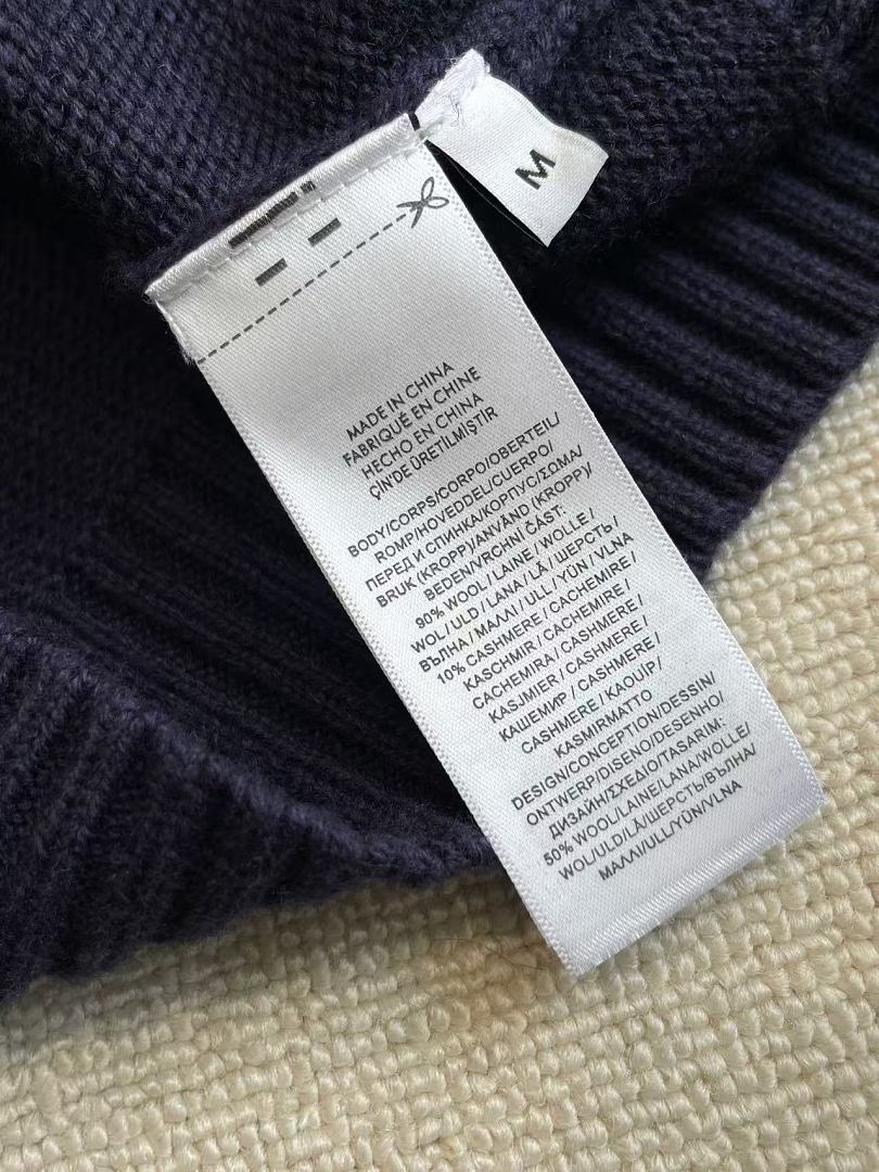 Other €38.7 ## Wool Bear Sweater RL00808 Green R P - Image 49