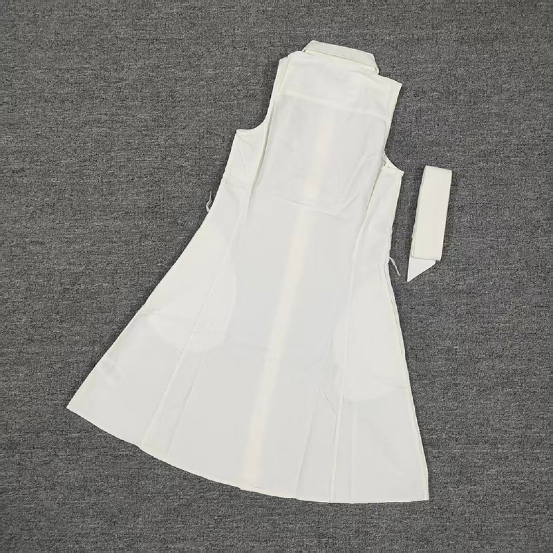 Other €25.7 ## Oxford Cloth Sleeveless Dress Sleeve C - Image 4
