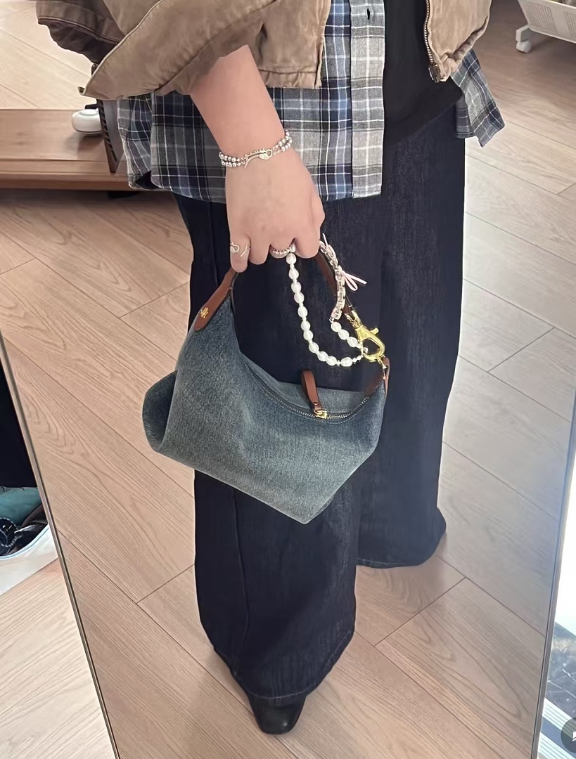 Other €32.2 ## Denim Lunch Box Bag V - Image 9