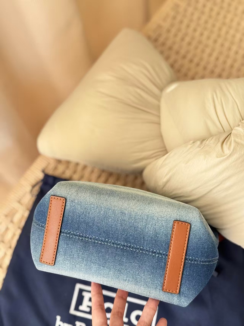 Other €32.2 ## Denim Lunch Box Bag V - Image 27