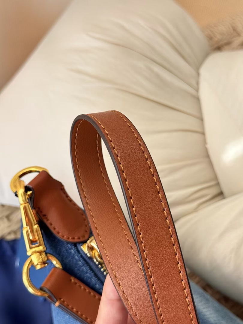 Other €32.2 ## Denim Lunch Box Bag V - Image 39