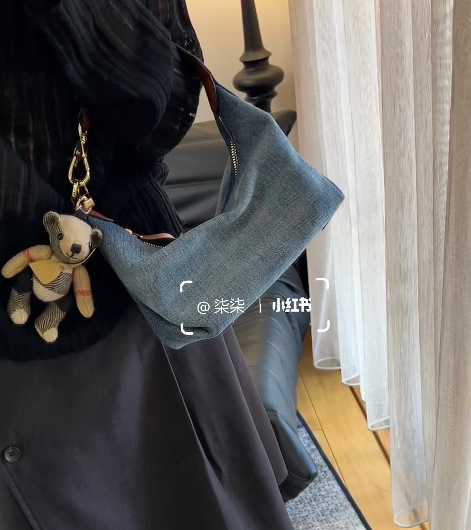 Other €32.2 ## Denim Lunch Box Bag V - Image 5