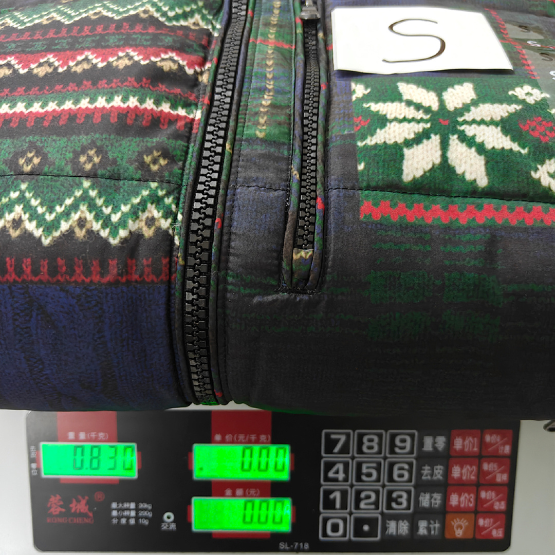 Other €64.6 ## Christmas Color-Block Down Jacket Velvet 506511 E - Image 19