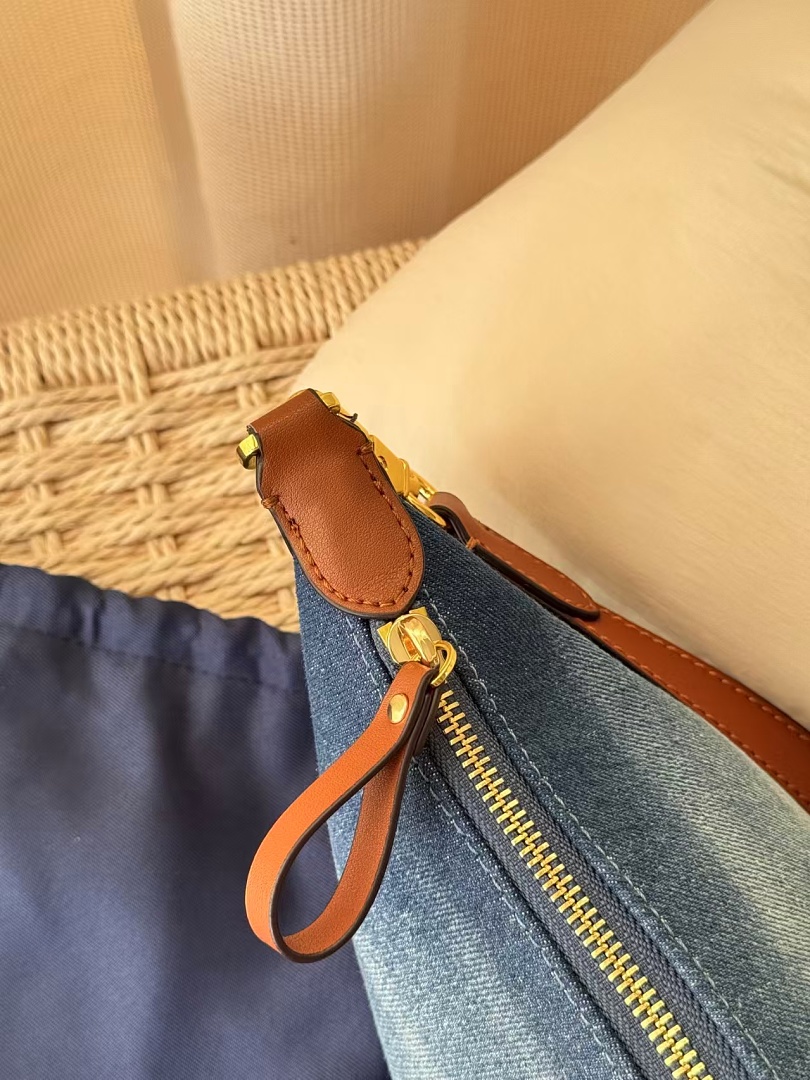 Other €32.2 ## Denim Lunch Box Bag V - Image 37