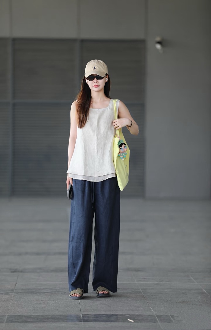 Other €21.8 ## Classic Wide-Leg Linen Trousers N (24.8Usd) - Image 5