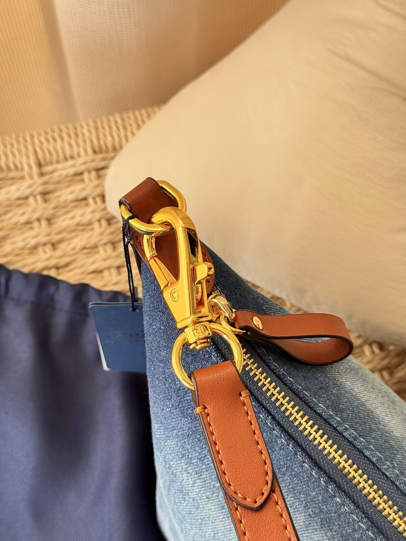 Other €32.2 ## Denim Lunch Box Bag V - Image 31