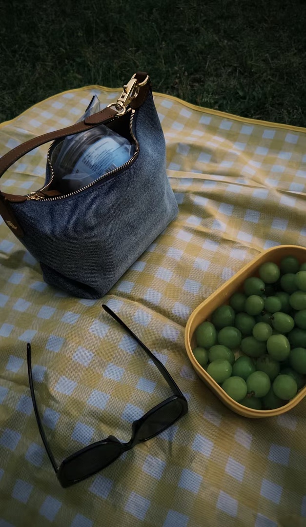 Other €32.2 ## Denim Lunch Box Bag V - Image 35