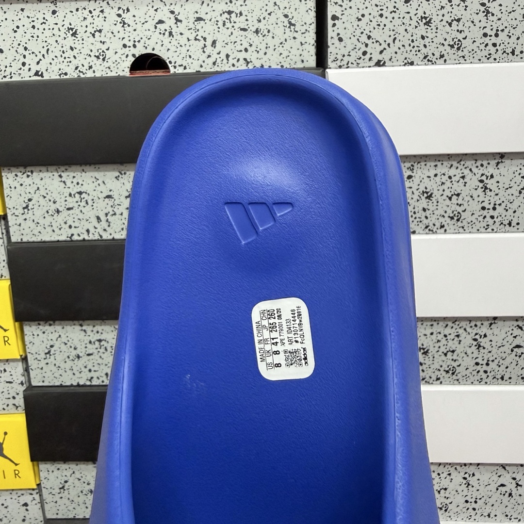 Adidas Slide/Foam Runner - Image 42
