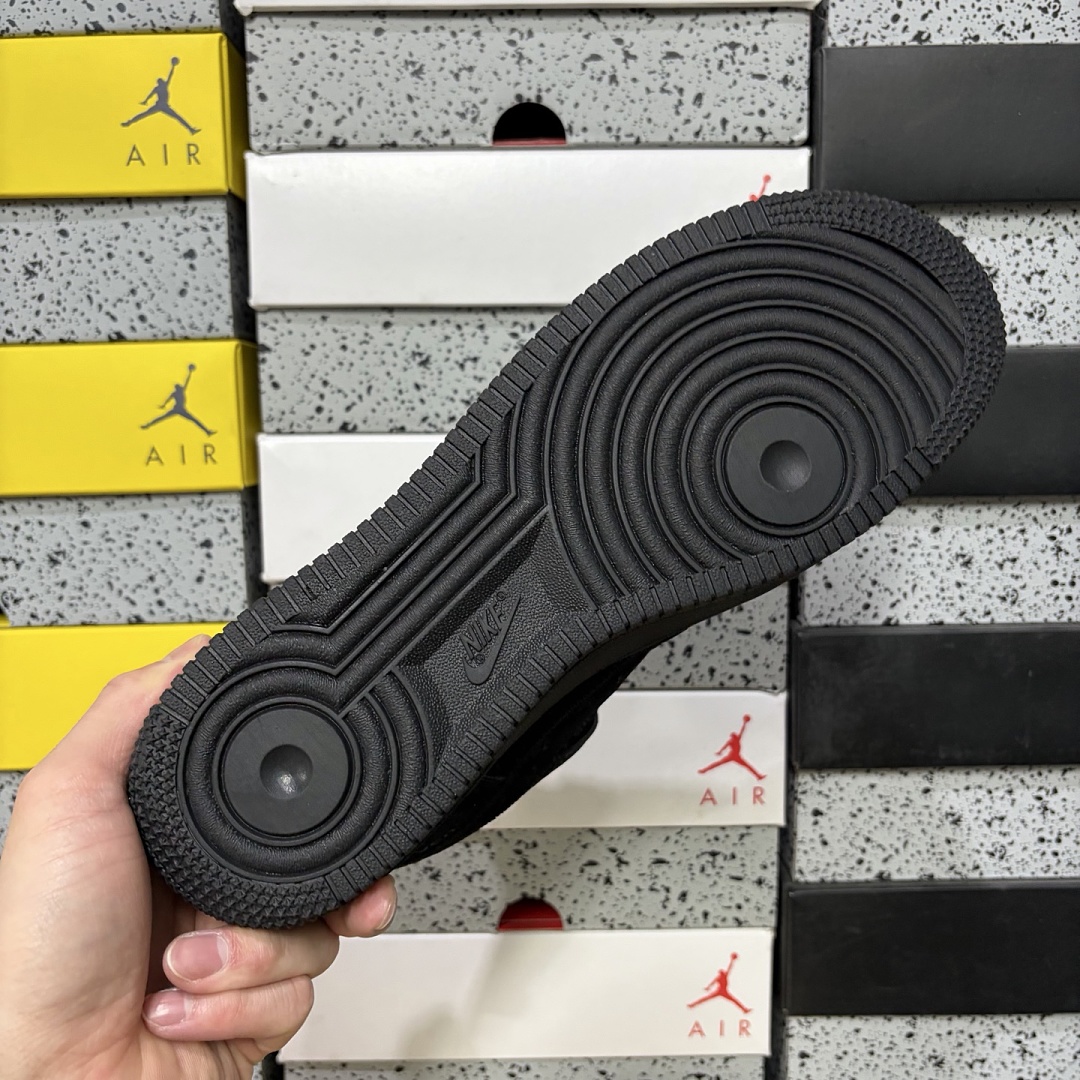 Louis Vuitton By Virgil Abloh Collab Black Velvet - Image 8