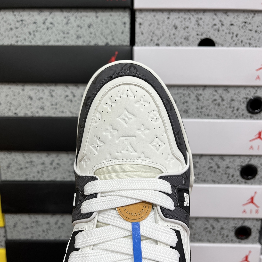 Louis Vuitton Trainer - Image 5