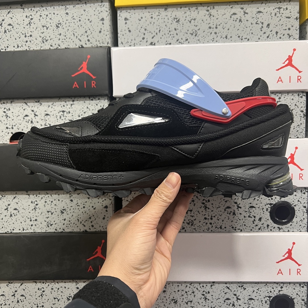 On Running Response Trail 2 Raf Simons Core (Black Bright Blue) - Image 2