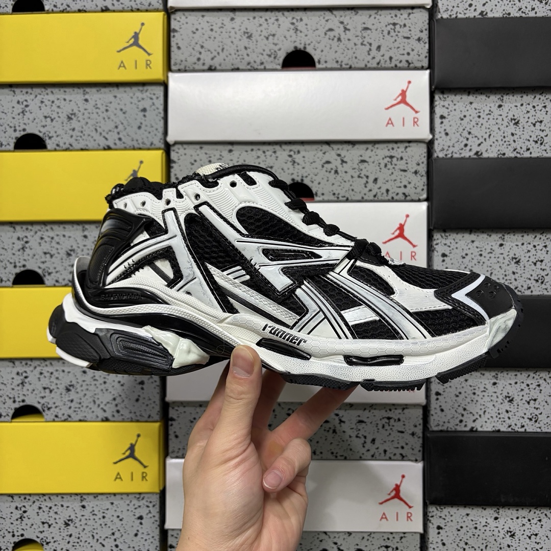 Balenciaga BLCG Runner White Black 7.0 - Image 10