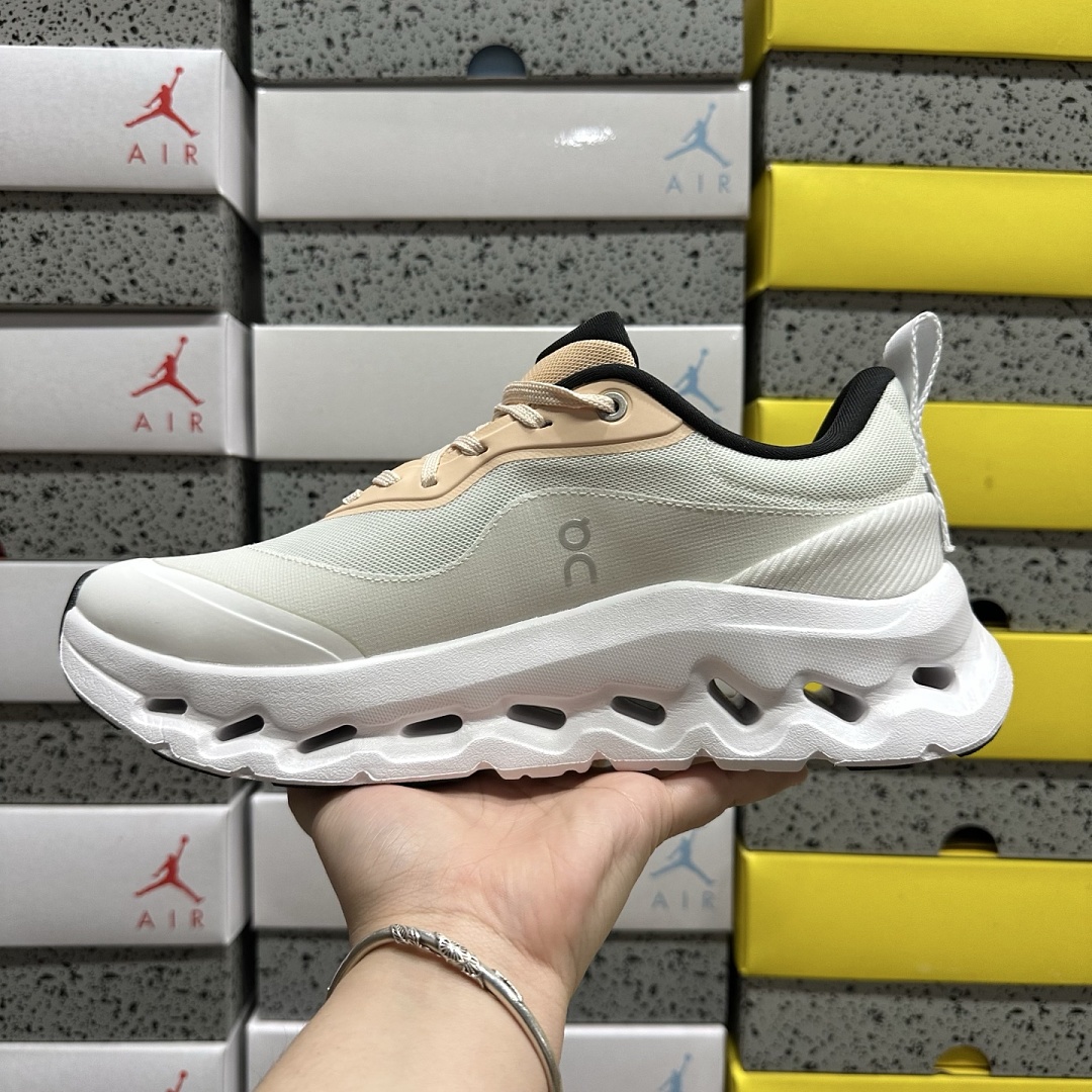 On Running Running Cloudtilt 2 LOEWE Tan White 3ME10692907 - Image 10