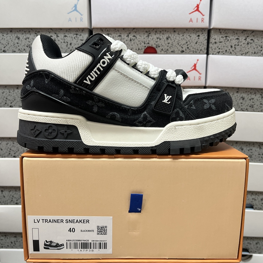 Louis Vuitton Trainer Maxi White Black Print