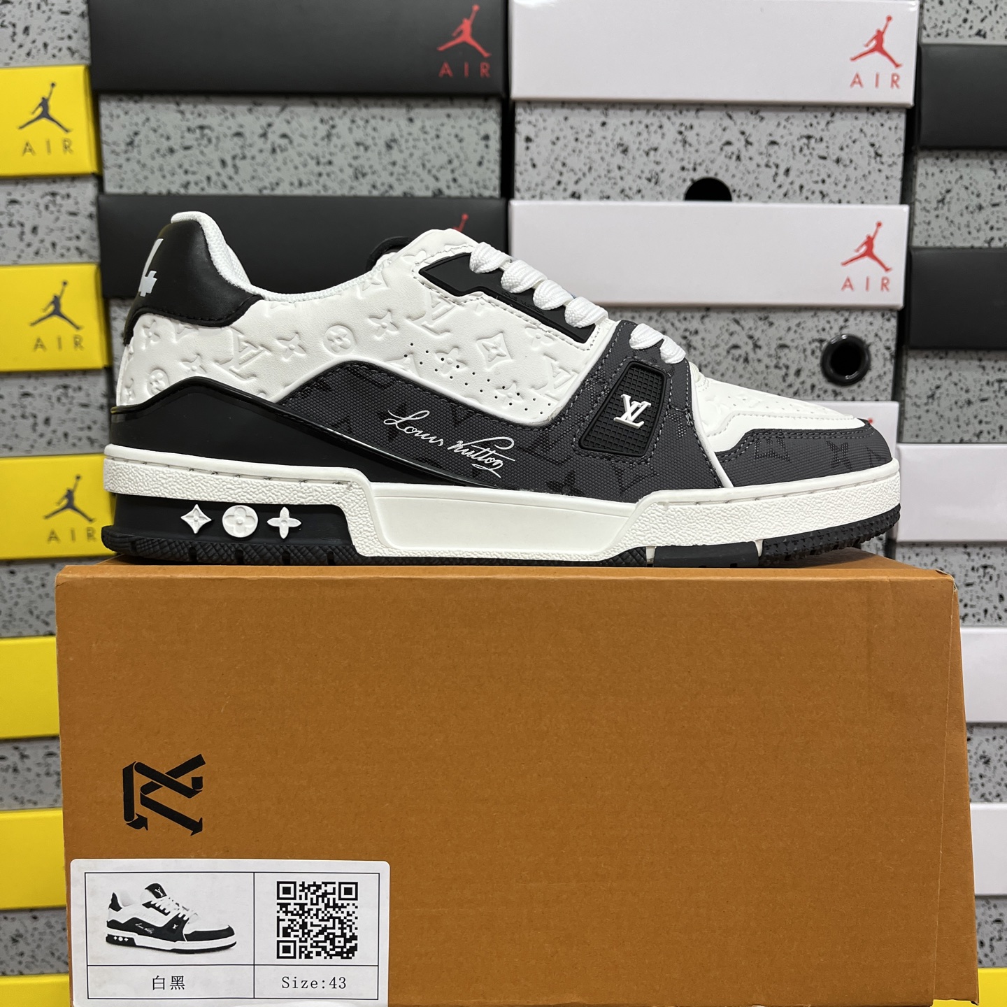 Louis Vuitton Trainer - Image 10