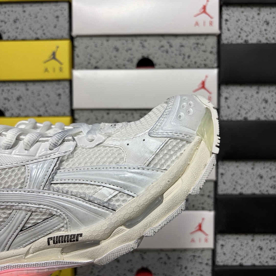Balenciaga Runner LED 7.5 (White) - Image 4