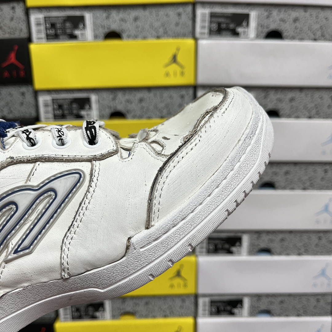 Balenciaga Hamptons Sneakers - Image 4