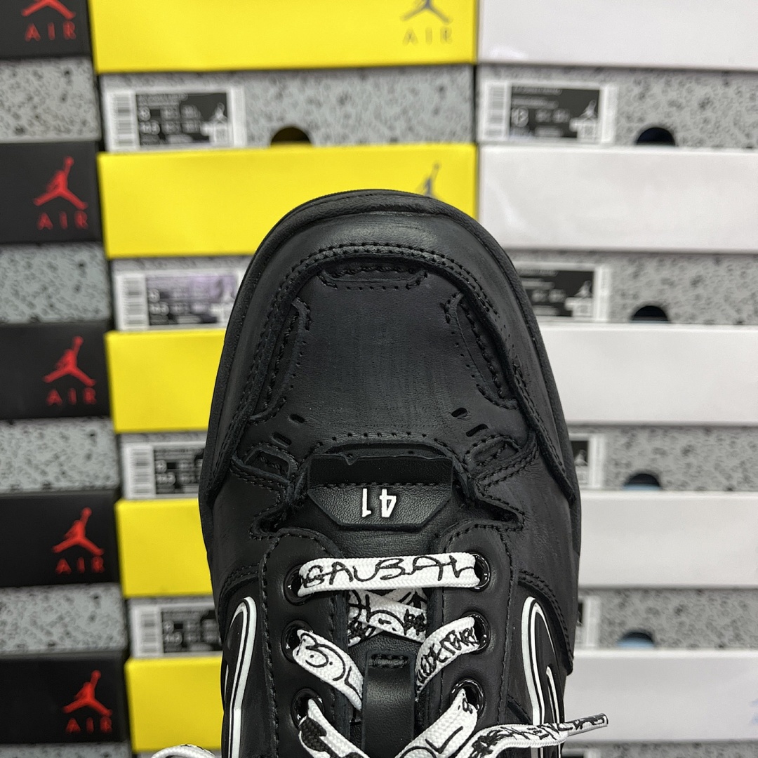 Balenciaga Hamptons Sneakers - Image 9