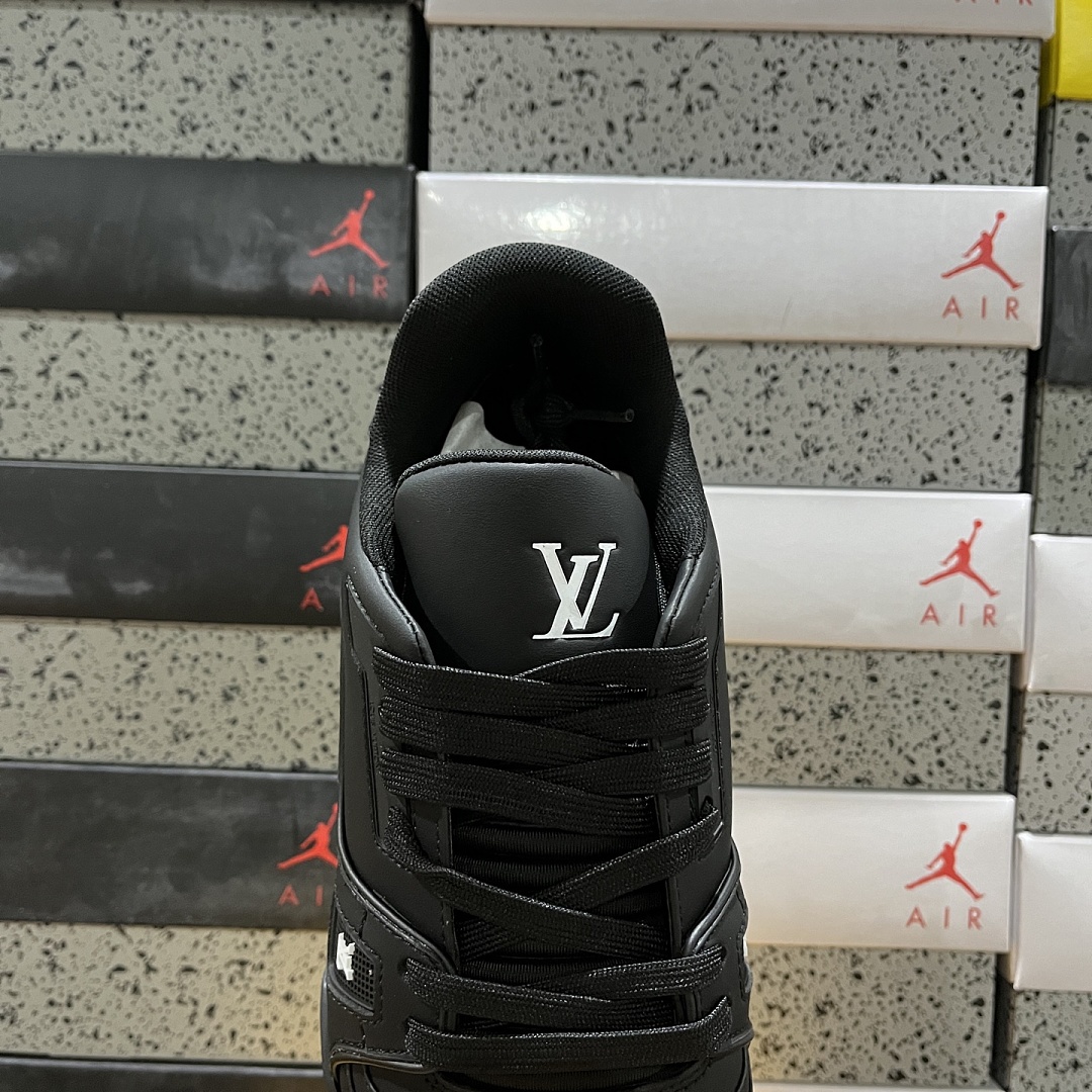 Louis Vuitton Trainer V2-08 - Image 3