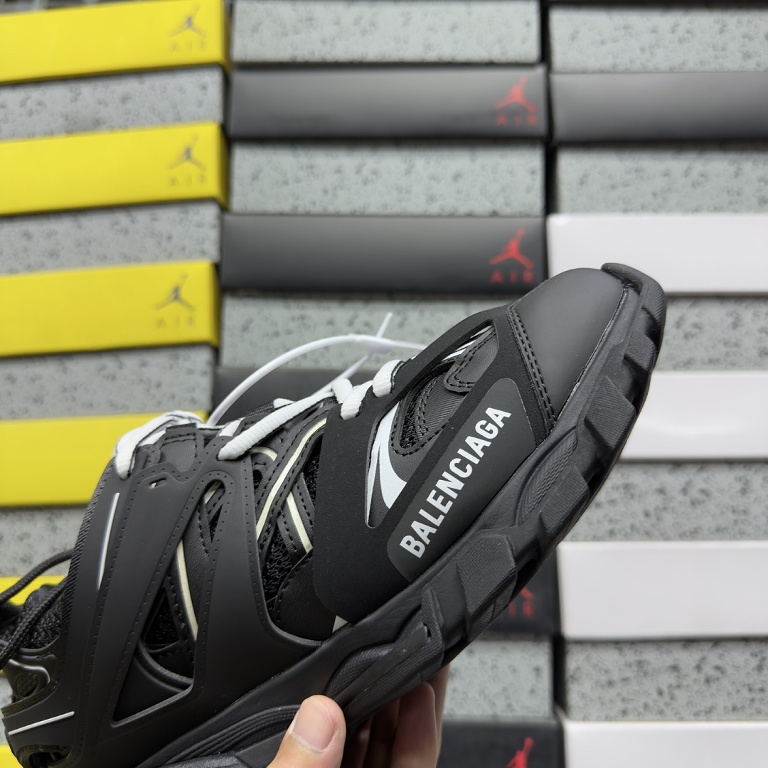 Balenciaga BLCG Track LED 3.0 (Black White) - Image 3