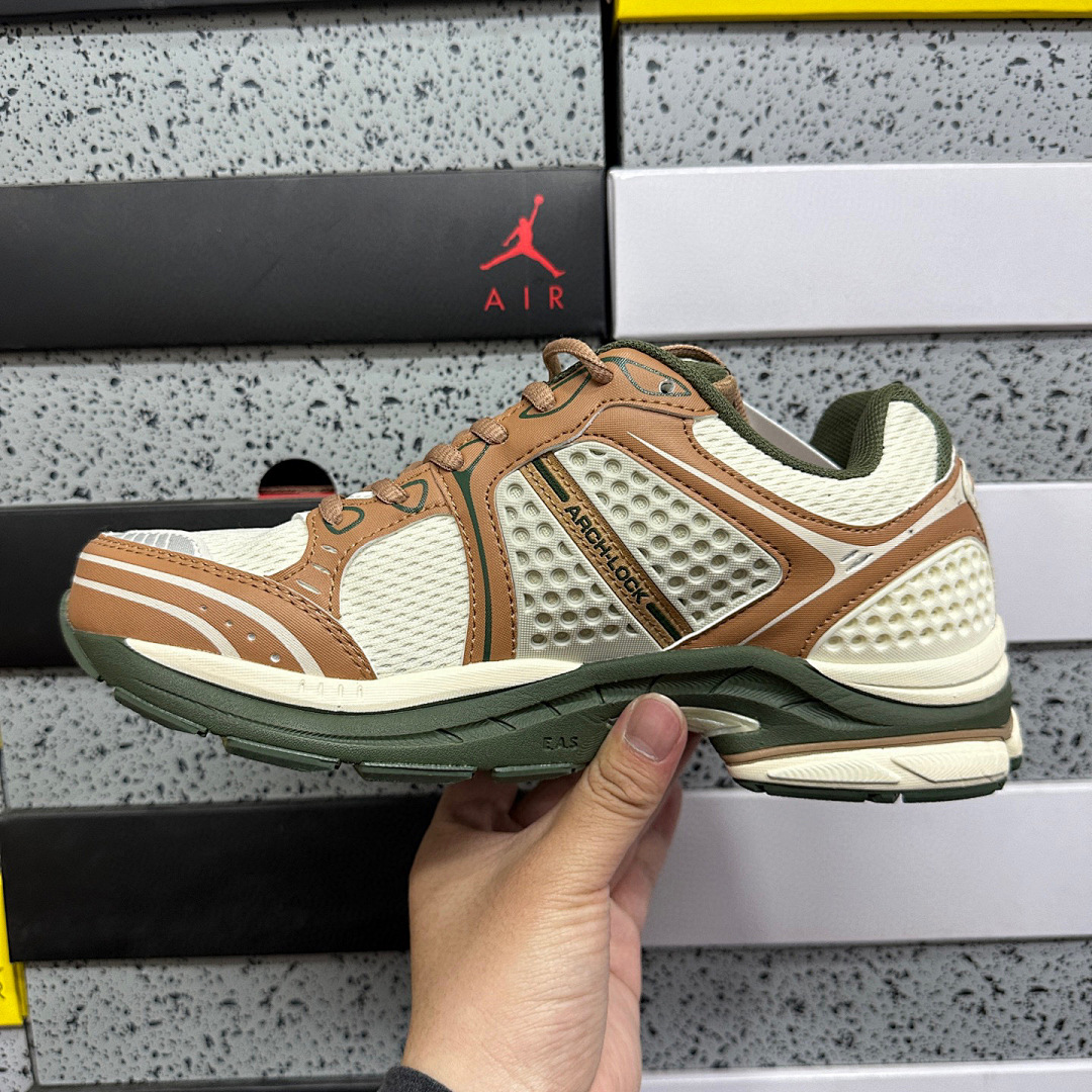 Sony ProGrid Triumph 4 Saucony & Friends Seanella Abraham - Image 3