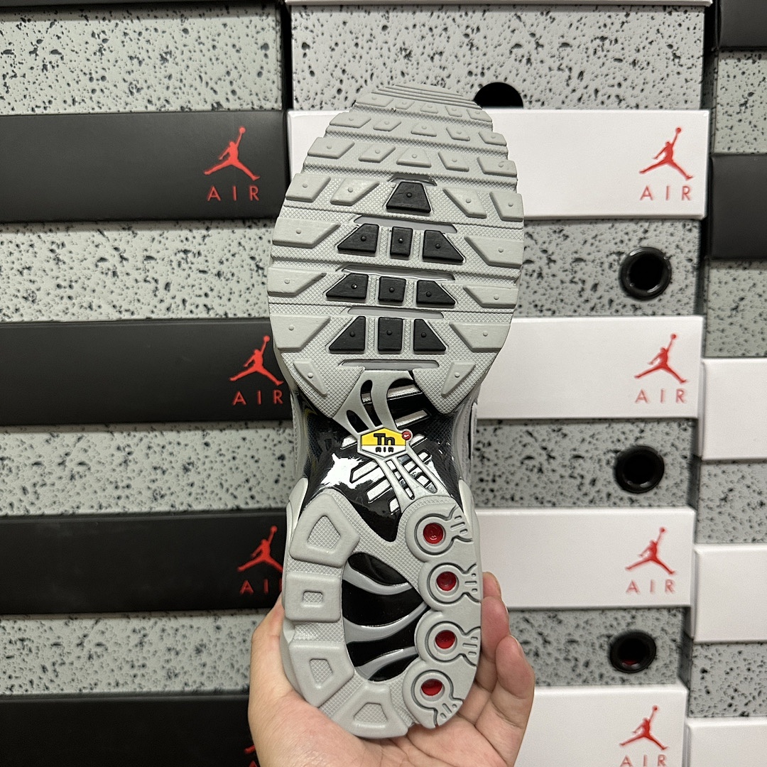 Nike Air Max Plus Wolf (Grey) - Image 3