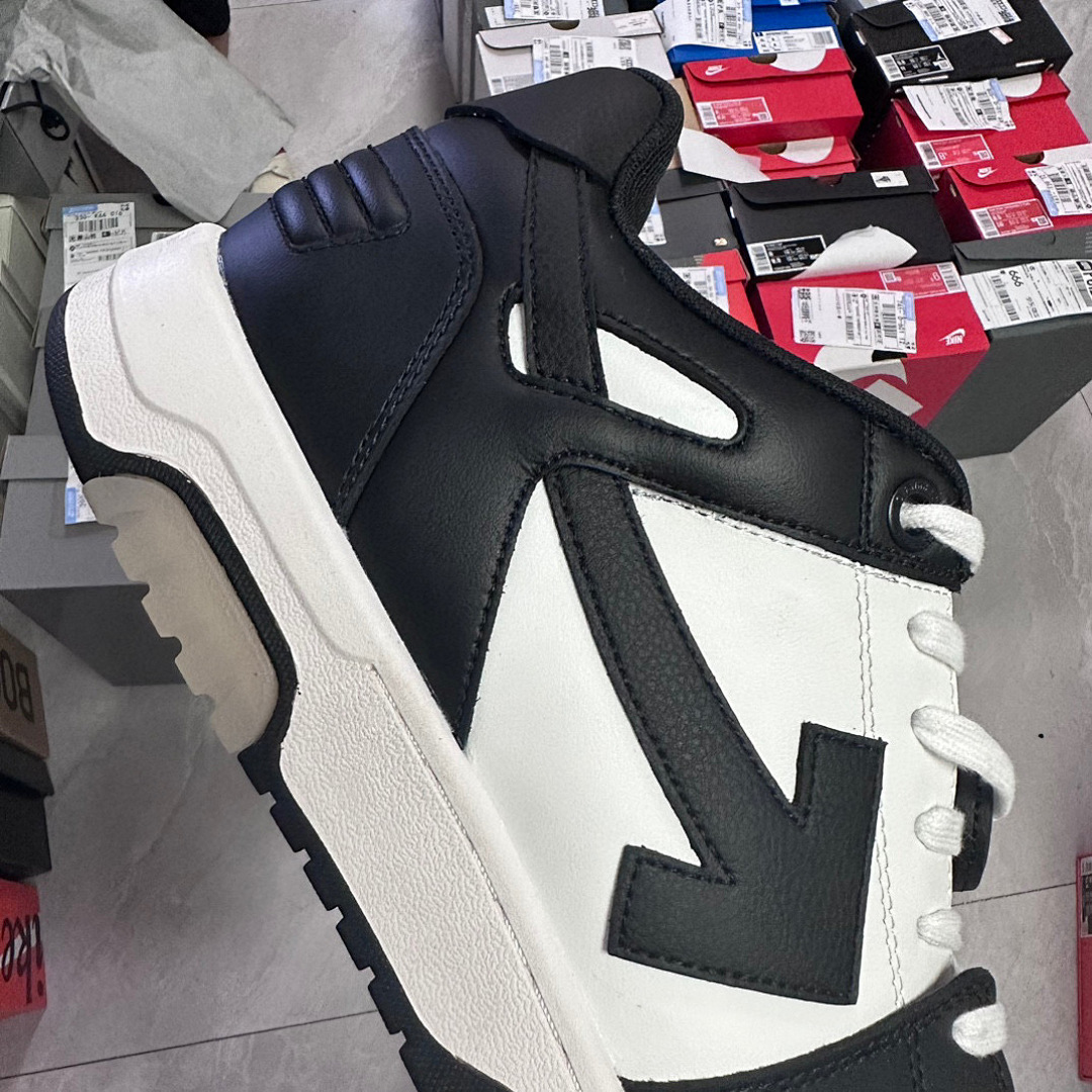 Off-White Black White - Image 4