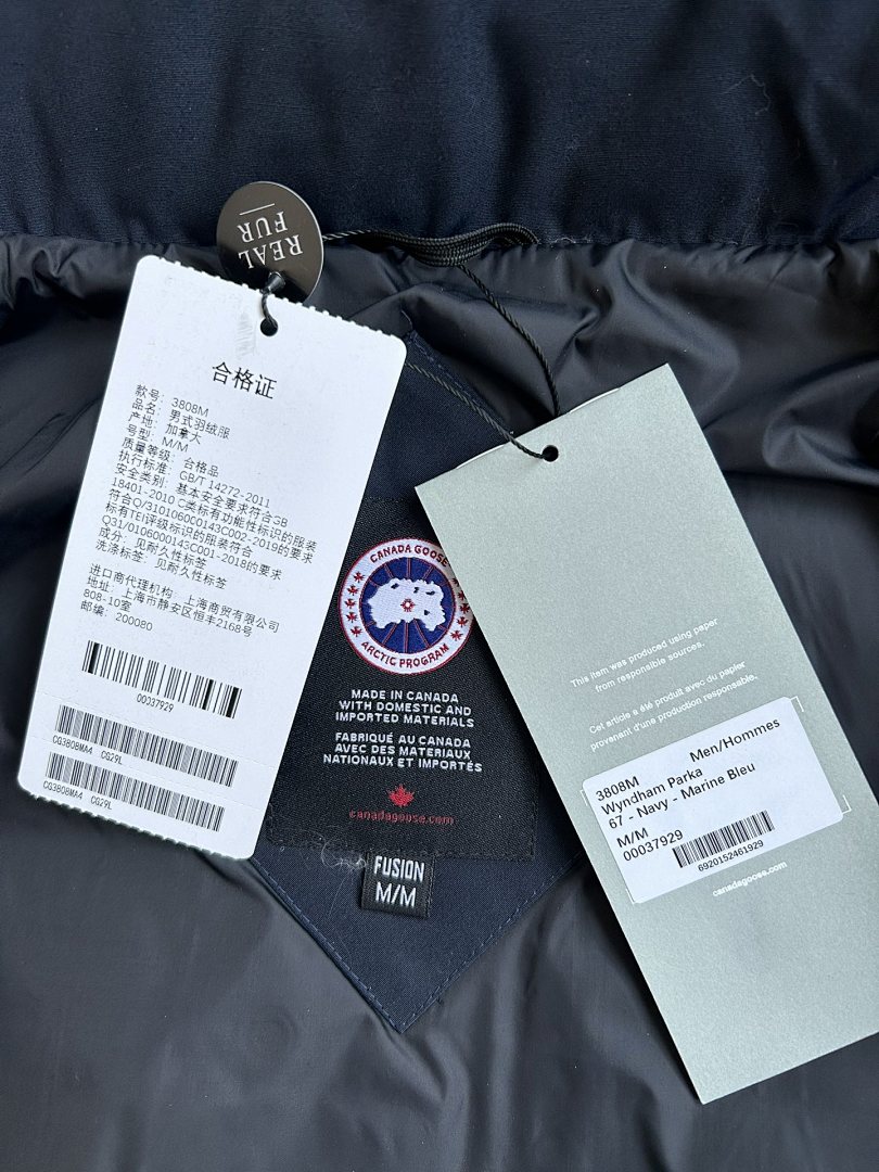 Canada Goose Wyndham Parka - Image 15