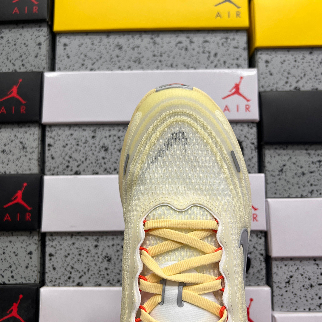 Nike Vomero Plus - Image 8
