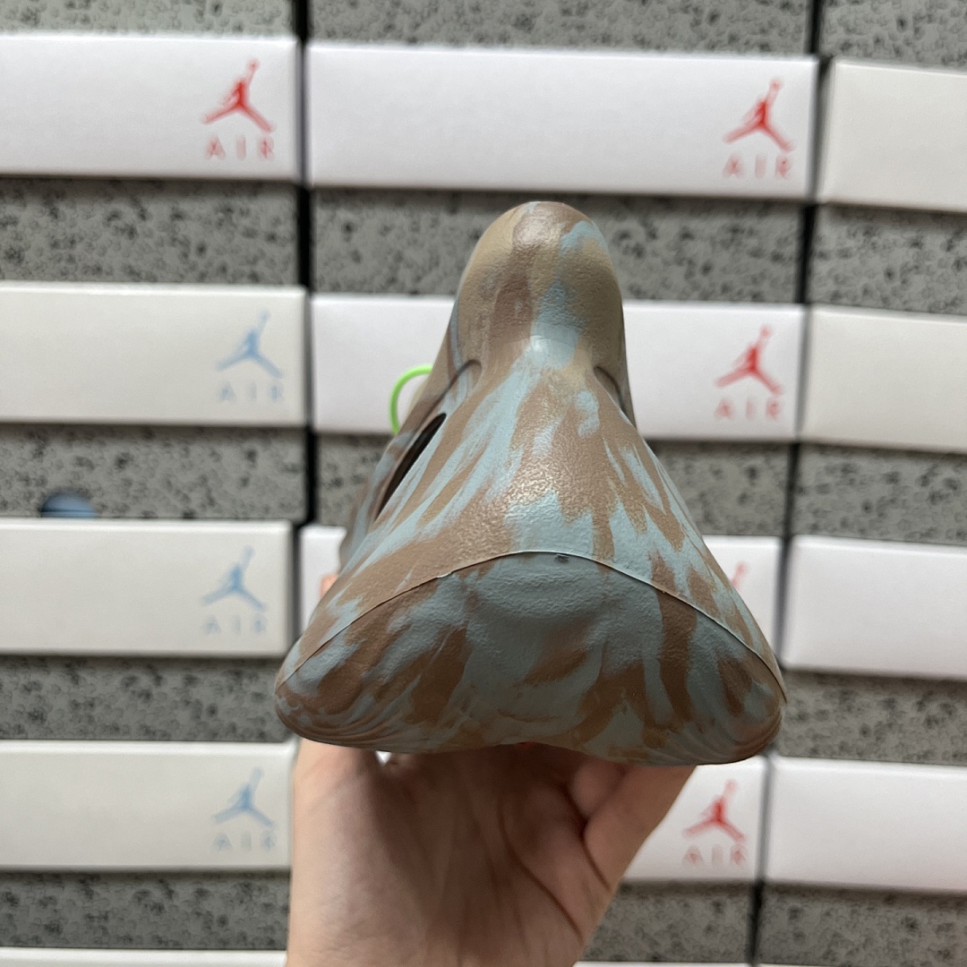 Adidas Slide/Foam Runner - Image 74