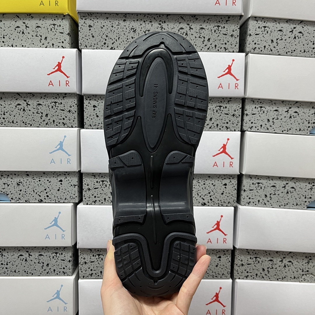 On Running Raf Simons Antei Low Top - Image 3