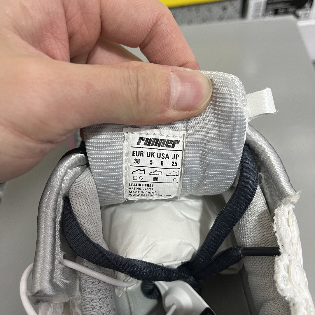 Balenciaga BLCG Runner 7.5 - Image 4