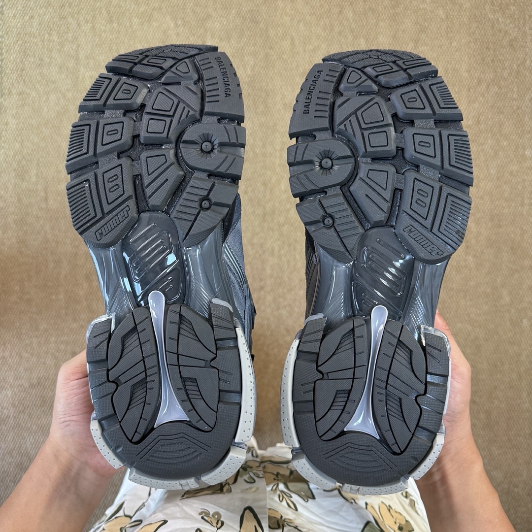 Balenciaga BLCG Runner 7.5 - Image 4