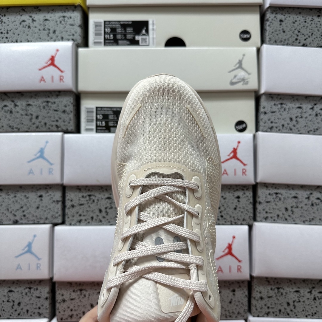 Nike Vomero Premium HQ2050-835 - Image 2