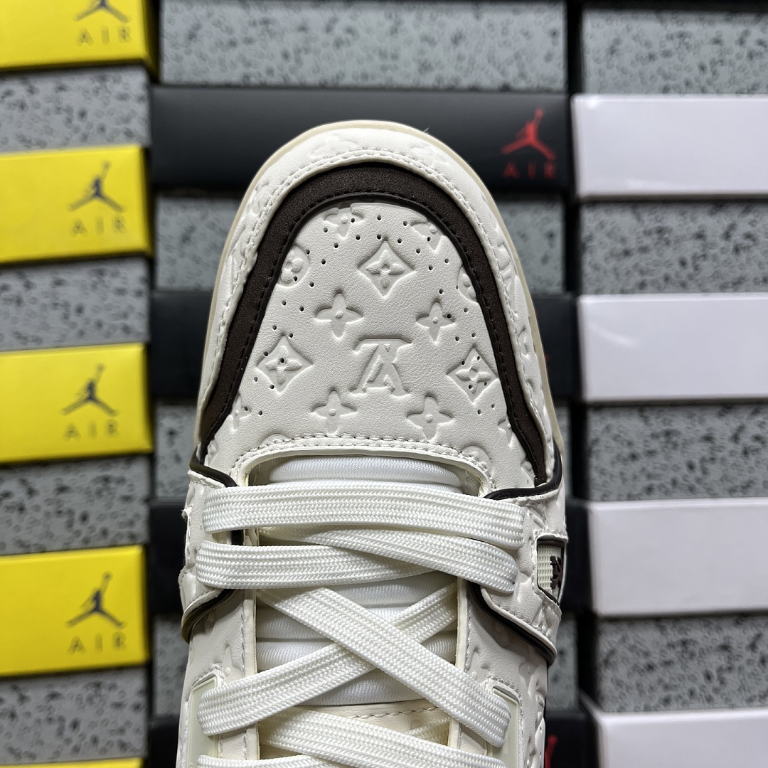 Louis Vuitton Trainer V2-16 - Image 6