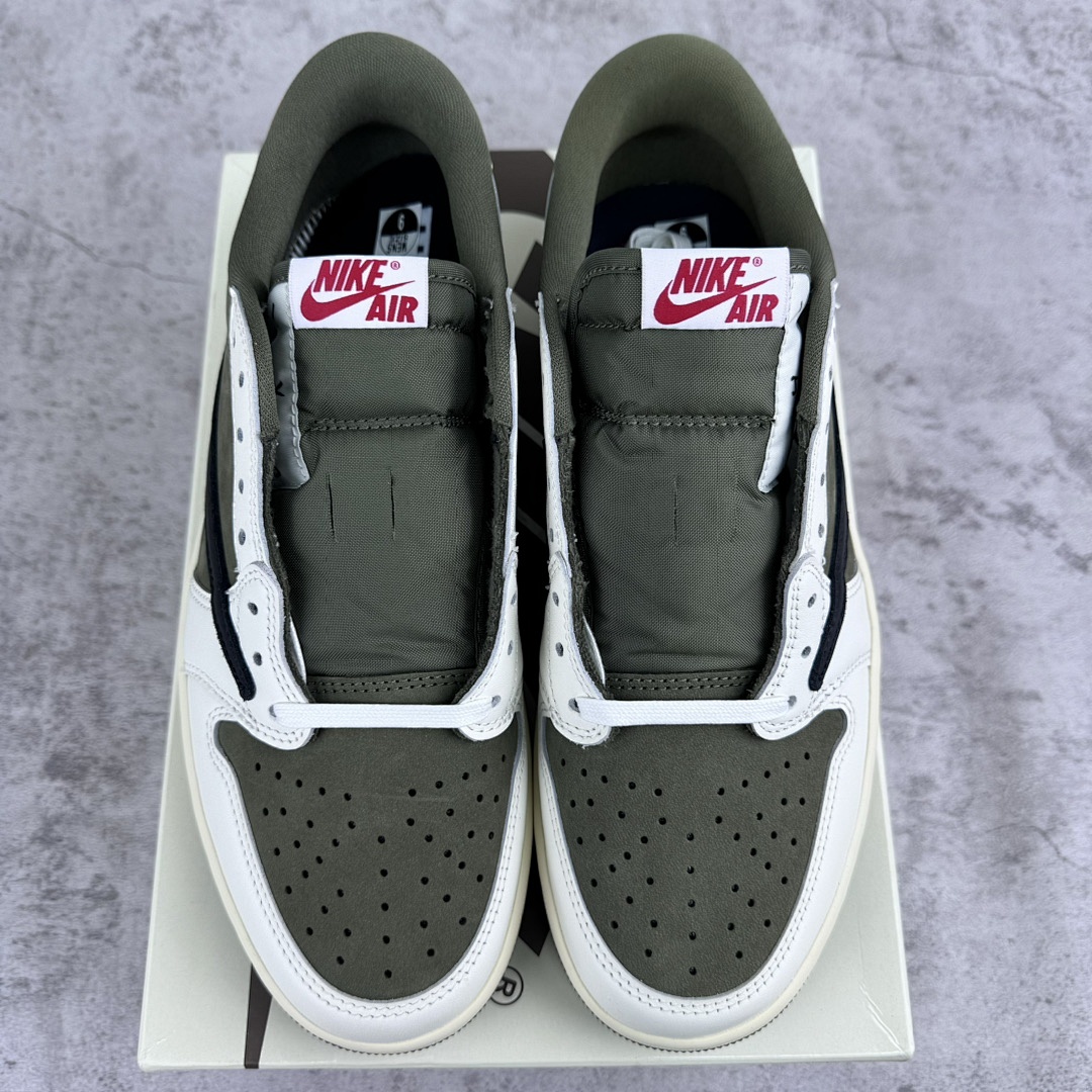 Chanel Nike Dunk SB Low Pro - Image 4