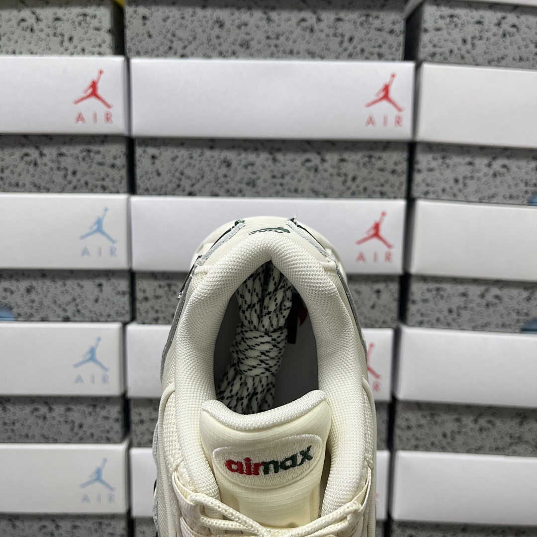 Nike Air Max 95 SP Undefeated (Sail) - Image 6