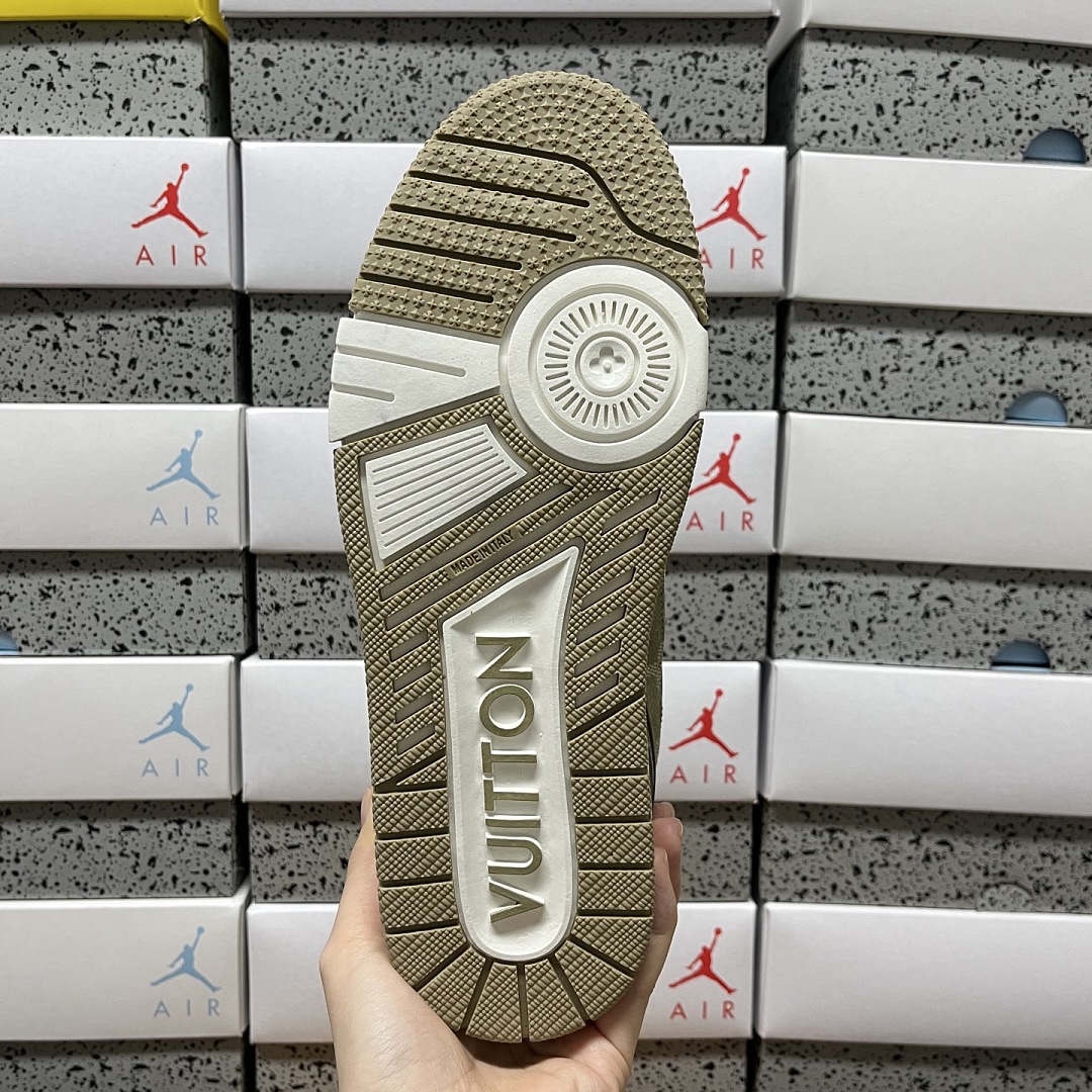 Louis Vuitton Trainer (OLIVE GREEN White) - Image 4