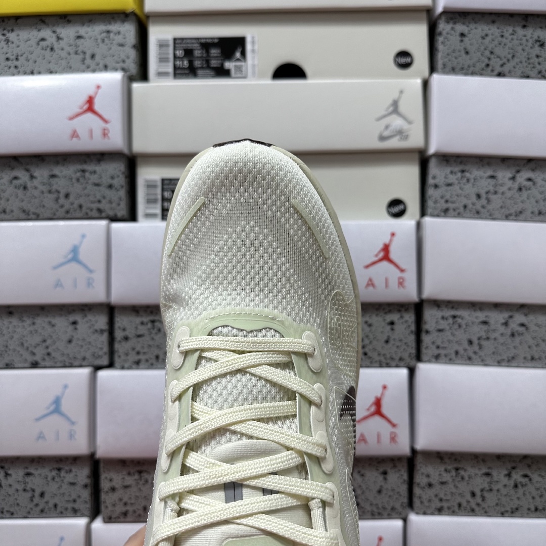 Nike Vomero Premium HQ2050-700 - Image 10