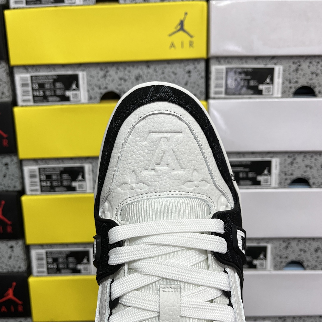 Louis Vuitton Trainer 1-03 - Image 3