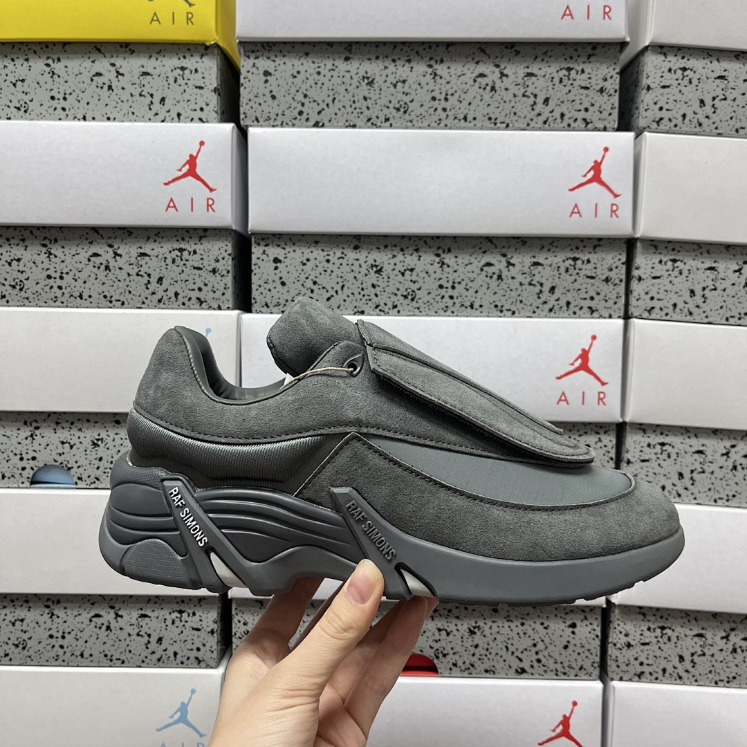 On Running Raf Simons Antei Low Top Concrete Suede - Image 8
