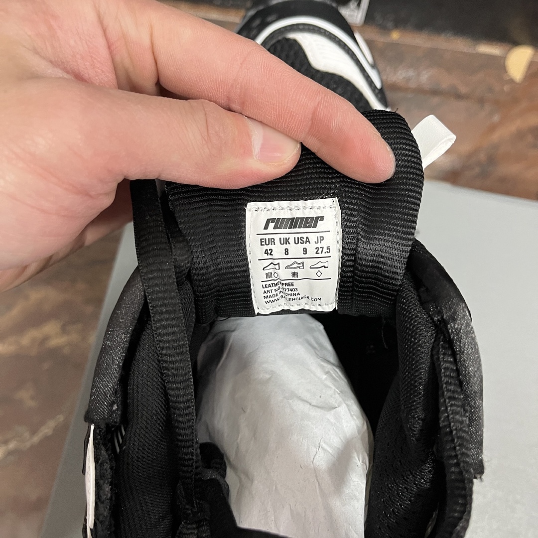 Balenciaga BLCG Runner 7.0 - Image 10