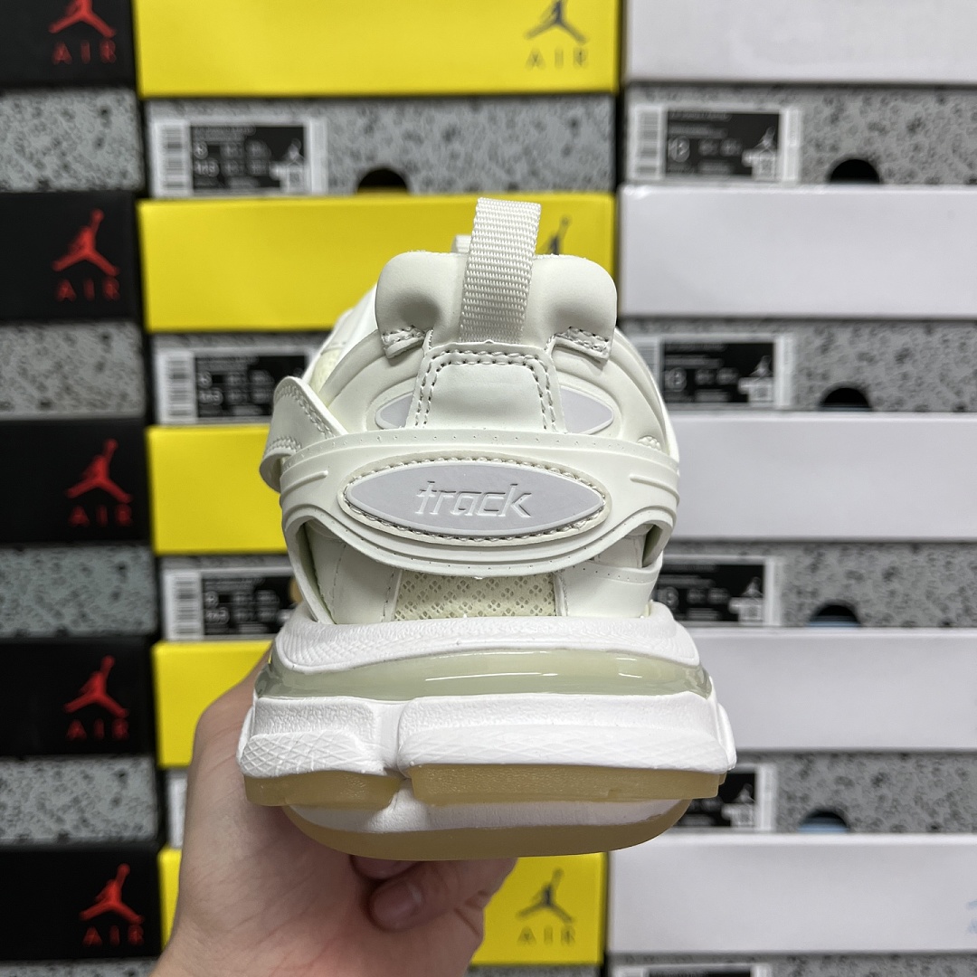Balenciaga BLCG Track 3.0 - Image 11