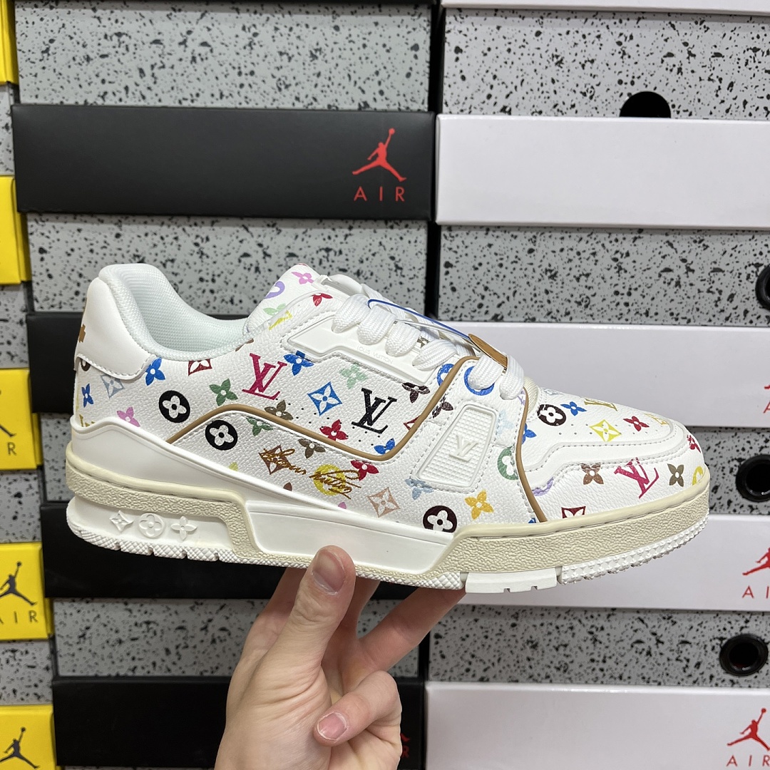 Louis Vuitton Trainer / (White) - Image 3