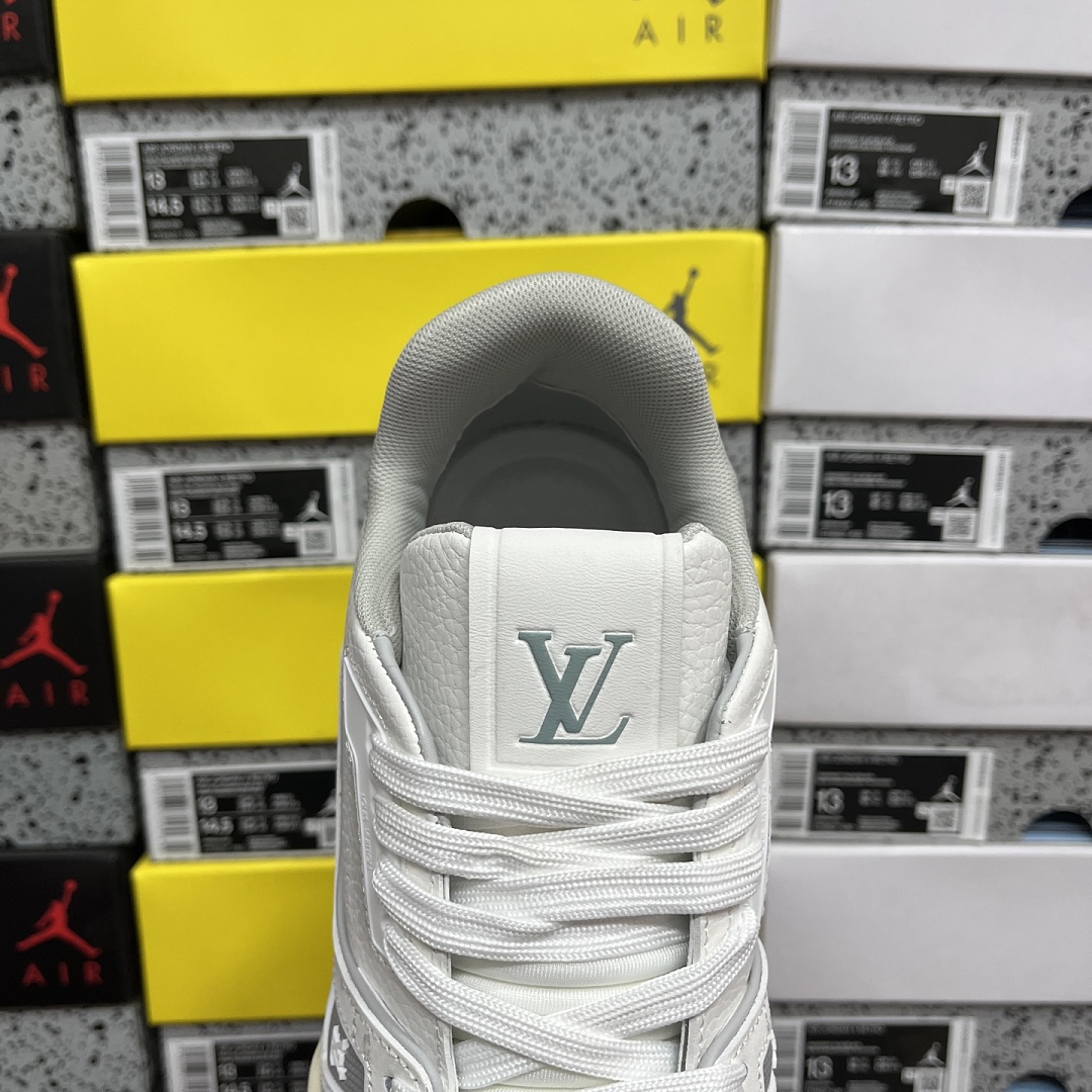Louis Vuitton Trainer V2-03 - Image 9