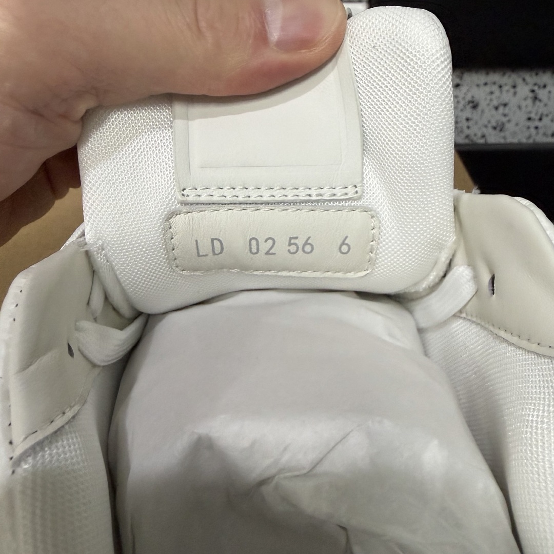 Louis Vuitton Trainer - Image 10