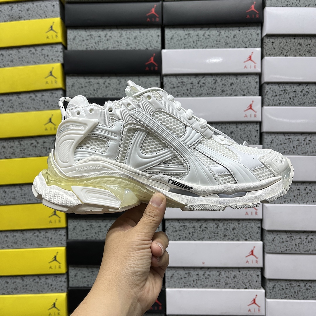 Balenciaga BLCG Runner 7.5 - Image 4